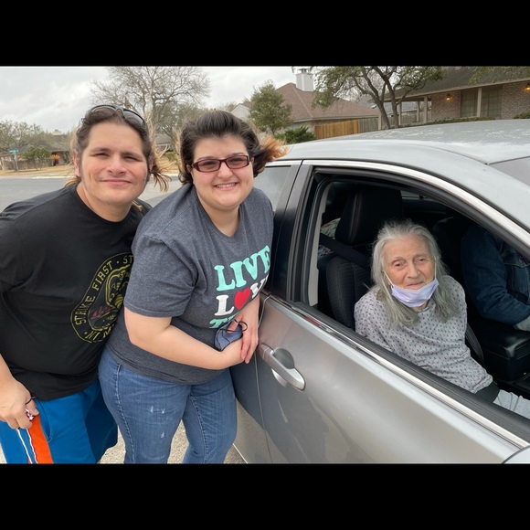 Meet your Posher, Mona Lisa. Share this & other listings I’ll share back🙏💙💛 - Picture 10 of 16